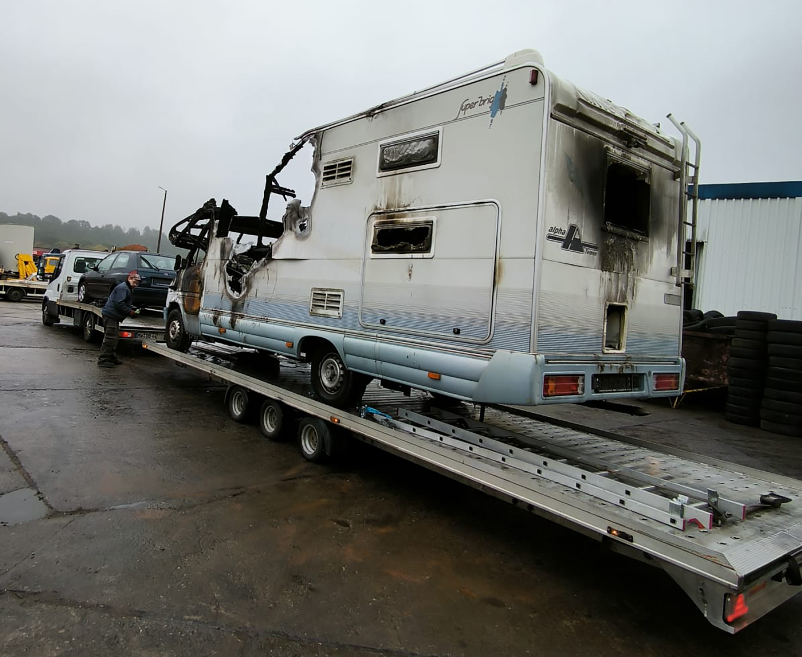 ausgebrannter Wohnwagen